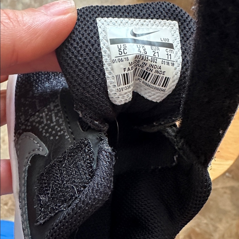 Size 5 toddler, Nike tennis shoes - Picture 4 of 4